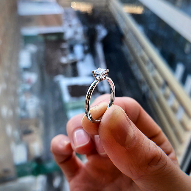 公主方形切割钻石订婚戒指 - 照片 5