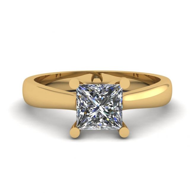 18K 黄金戒指镶公主方形切割钻石