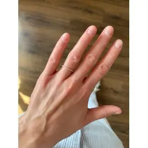 18K 金经典小巧钻石永恒戒指 - 照片 4