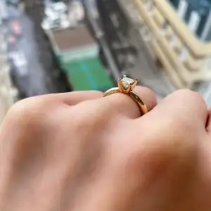 公主方形切割钻石黄金戒指 - 照片 4