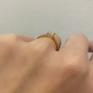 东方风格公主方形切割钻石戒指 18K 黄金 - 照片 5