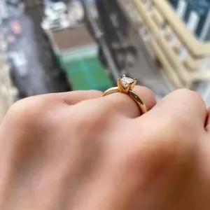 公主方形切割钻石黄金戒指 - 照片 4